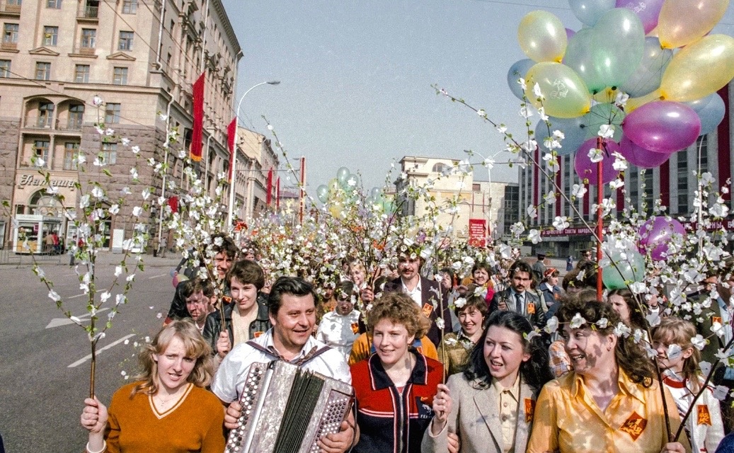 Первомайская демонстрация во времена СССР.