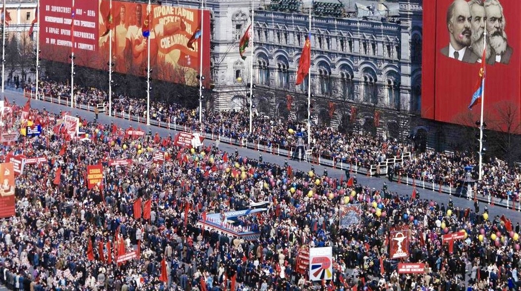 Первомайская демонстрация во времена СССР.