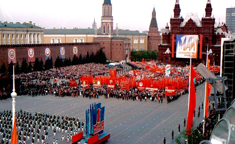 Первомайская демонстрация во времена СССР.