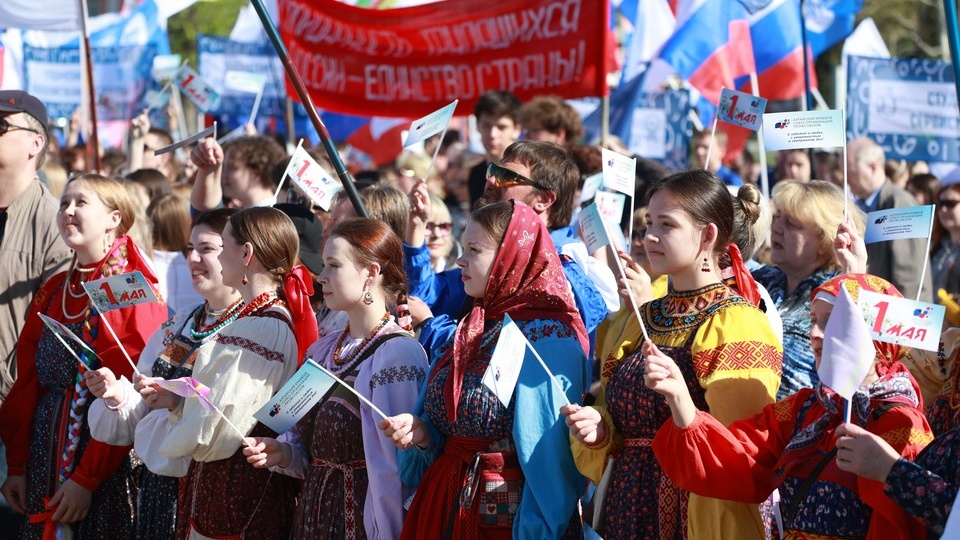 «Мир, труд, май!» Первомайский митинг прошел в Барнауле