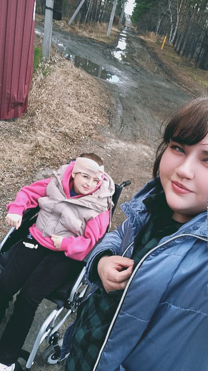 Я с приятельницей на прогулке.