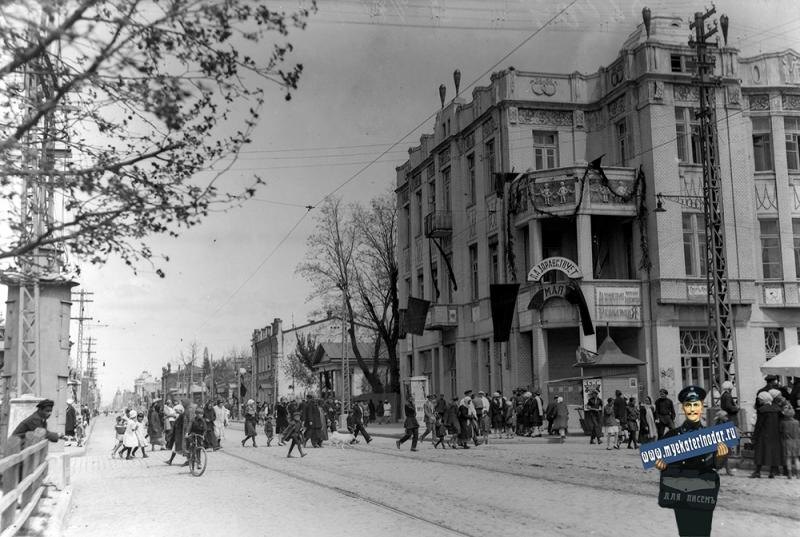Краснодар. 1 Мая. Перекресток улиц Красной и Крепостной, вид на север, 1920-е. Аксенов Дмитрий