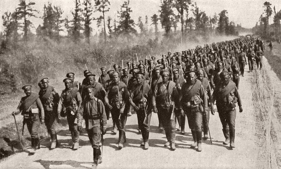 Летом 1914 года война в России сначала воспринималась как большое национальное испытание, в котором империя собиралась доказать свою силу.