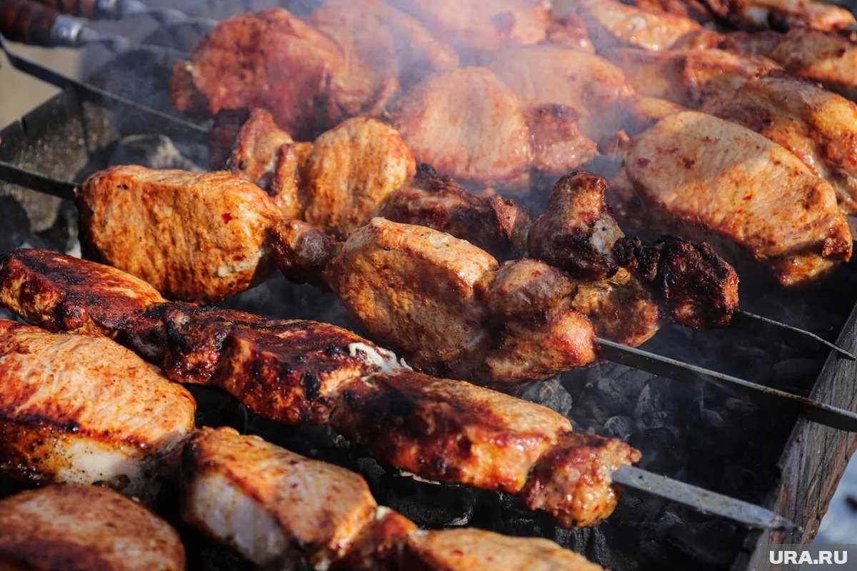    В апреле шашлык и мясо в маринаде год к году заказывали почти в два раза чаще