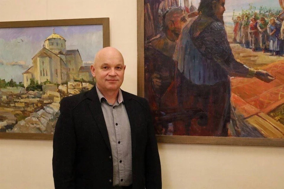    Мастер и его творения. Фото: департамент внутренней политики Севастополя