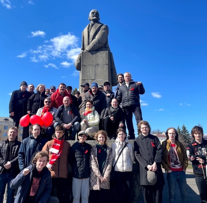 Первомай 2025 года, Петрозаводск. пл. Ленина. Комсомольцы.