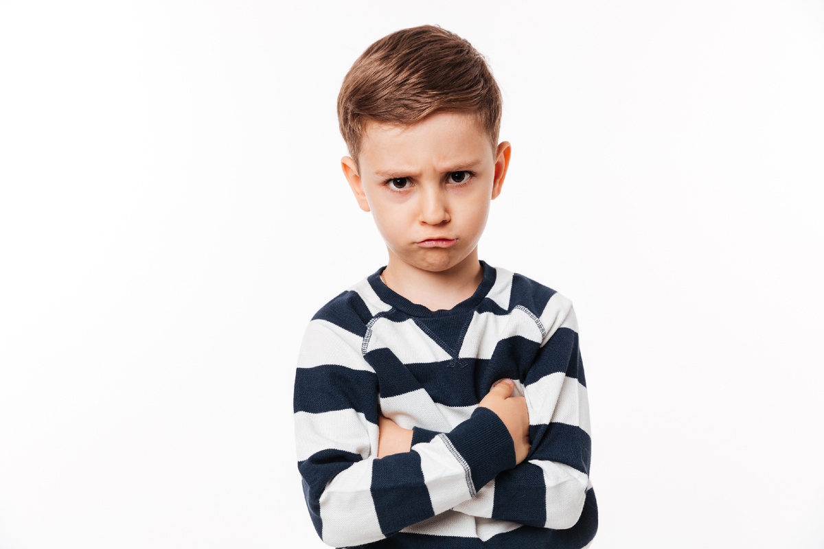 https://www.magnific.com/ru/free-photo/portrait-upset-cute-little-kid_7336914.htm#fromView=search&page=1&position=1&uuid=1d78cd4e-badc-4907-8f03-668c3ac23c1f&query=%D0%BC%D0%B0%D0%BB%D1%8C%D1%87%D0%B8%D0%BA+%D0%B7%D0%BB%D0%BE%D0%B9
