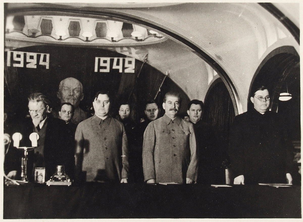 Торжественное заседание, посвященное 18-й годовщине смерти В.И.Ленина. Калинин, Маленков, Сталин. Изображение из открытых источников