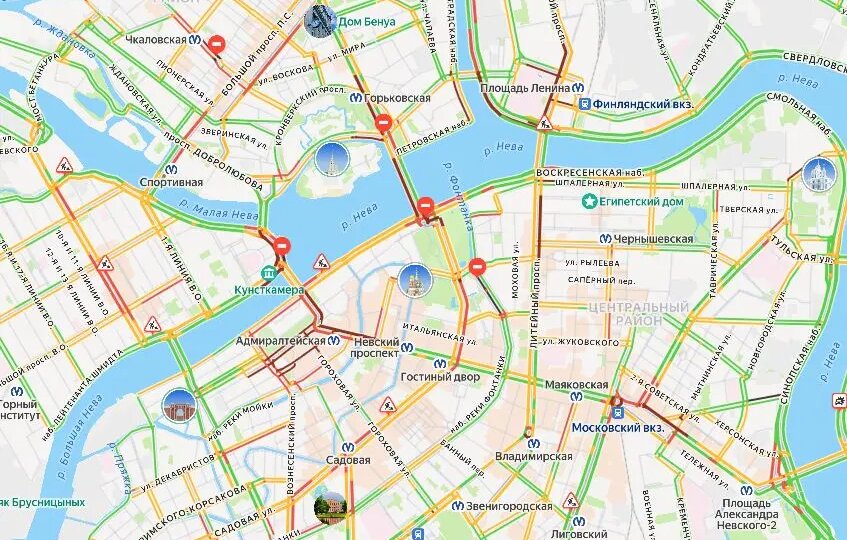 Водителям перекрыли Дворцовый, Троицкий и Литейный мосты