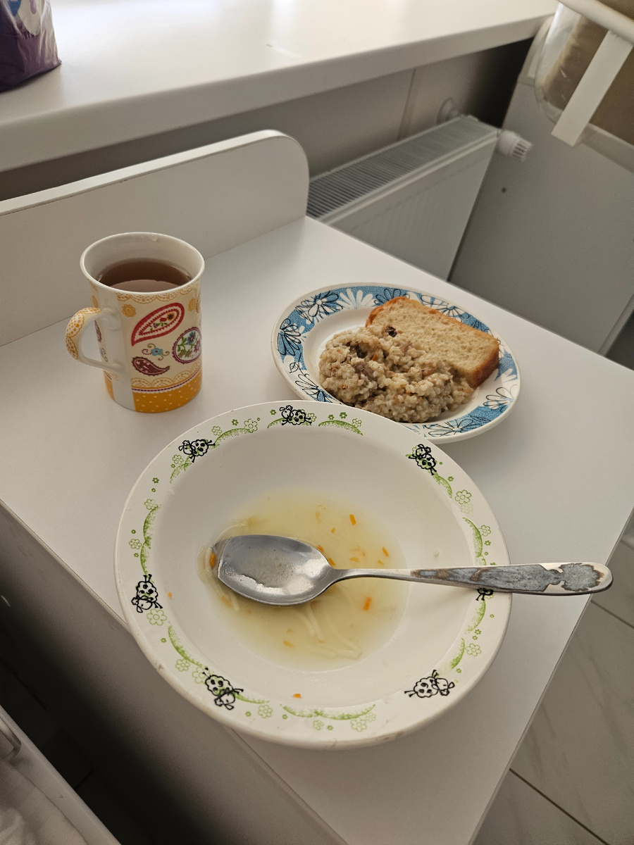 Из интересного, в роддоме кормили очень даже вкусно. Я дополнительно ничего и не ела, наедалась их едой. Не сравнится с пищей, которую давали на сохранении в этом же отделении