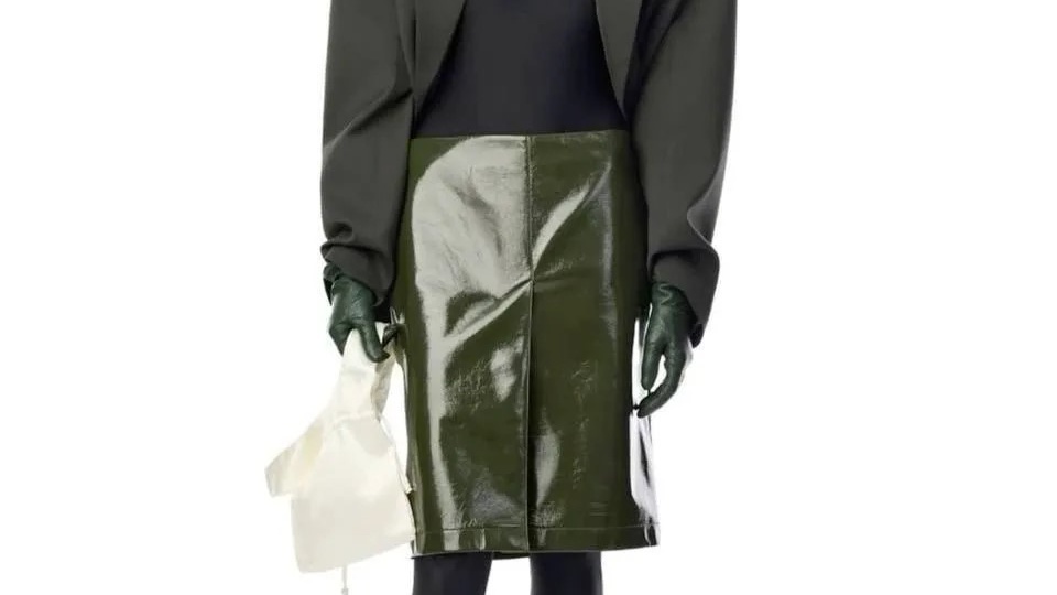 Юбка по колено стала трендом: рассказываю, кто и как может с ней «подружиться»