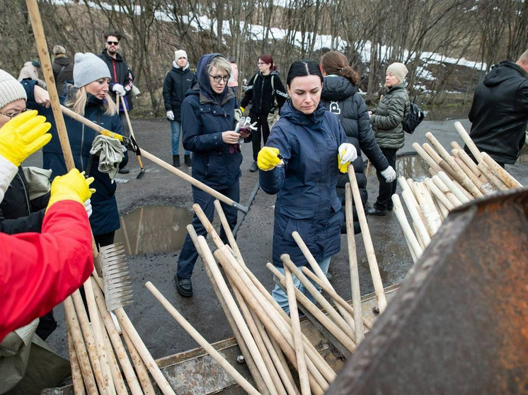     Жители вышли на улицы, во дворы, парки и скверы. ФОТО: СОЦСЕТИ ПРЕДСЕДАТЕЛЯ СОВЕТА ДЕПУТАТОВ МУРМАНСКА ИГОРЯ МОРАРЯ.