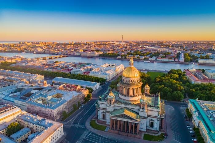 Санкт-Петебург с высоты птичьего полёта. Обложка © Shutterstock / FOTODOM / FOTOGRIN