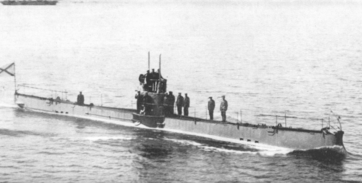 Подводная лодка «Минога» в море.