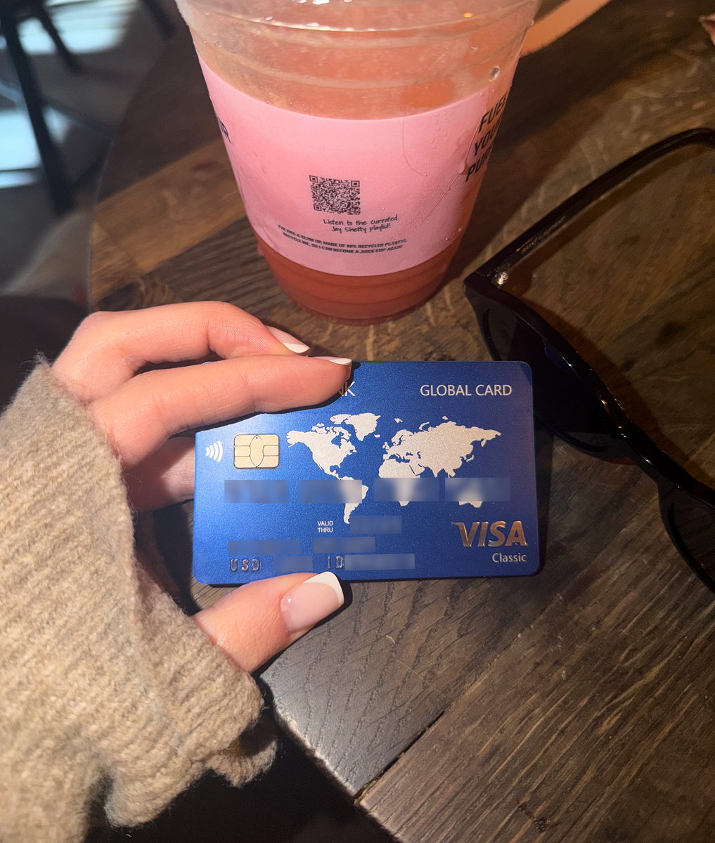 Киргизская карта VISA, которая не раз выручила меня за последнее время