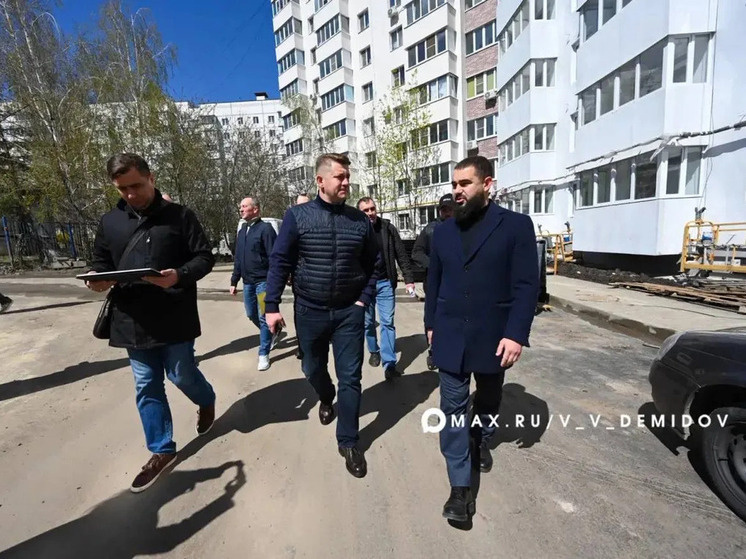     Мэр Белгорода проверил ремонт двора дома № 55а на Щорса, фото: max.ru/v_v_demidov