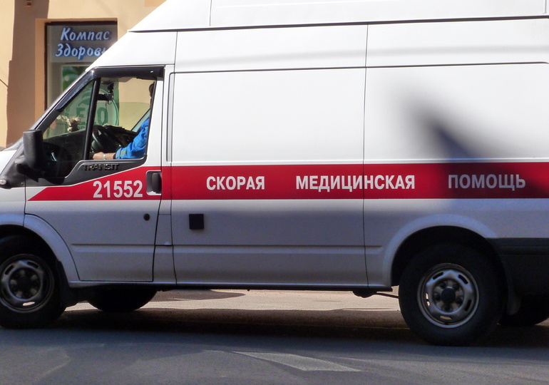 Четыре человека, включая двух фельдшеров, пострадали в ДТП со скорой и «Фольксвагеном» на Волхонском шоссе