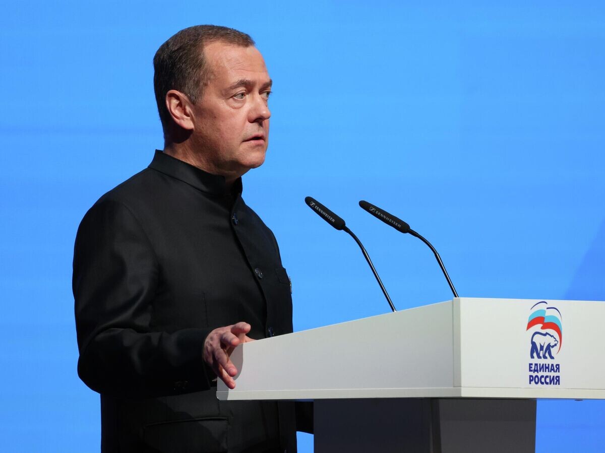    Зампред Совбеза РФ Дмитрий Медведев выступает на отчетно-программном форуме партии "Единая Россия" в Санкт-Петербурге | © РИА Новости / Екатерина Штукина