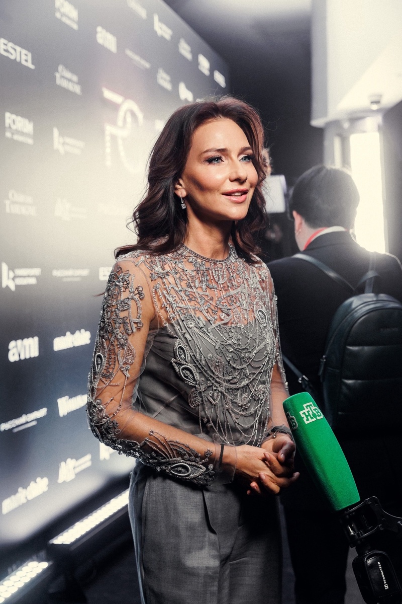 Елена Север.