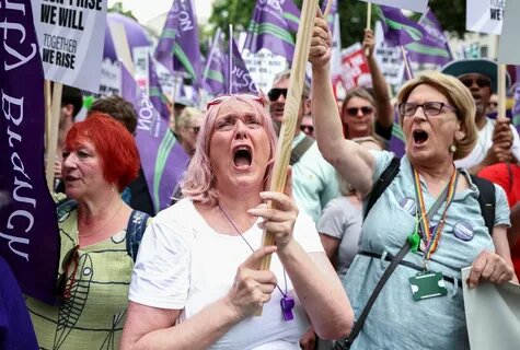 Британки протестуют против проблем с размерной сеткой, не учитывающей изменения фигуры после родов или менопаузы \ фото из Сети