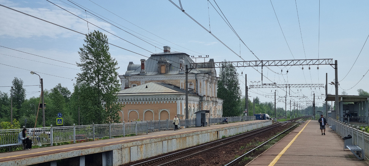 Пл. Сергиево. Санкт-Петербург, май 2025 года.