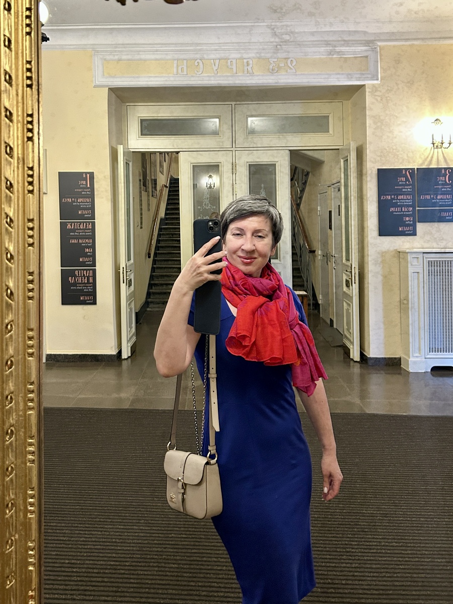 Мимо зеркала любого я без селфи не хожу 