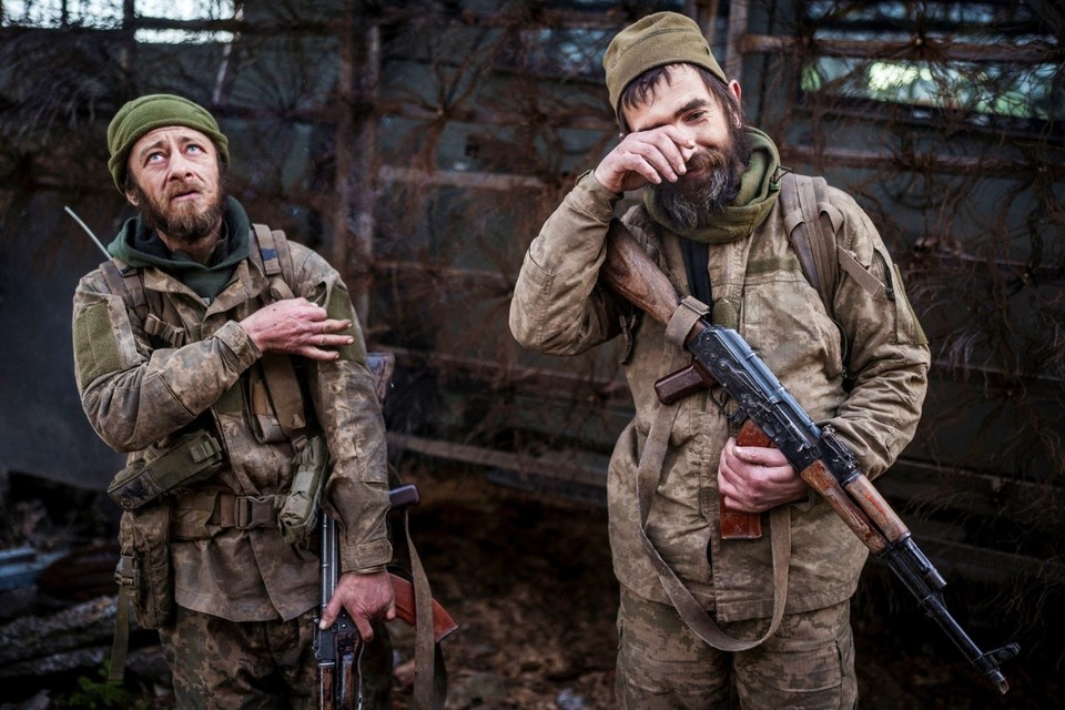    Украинские боевики, которые уже 140 дней находятся в окружении, в последний раз получили хлеб с плесенью, сброшенный с дрона REUTERS