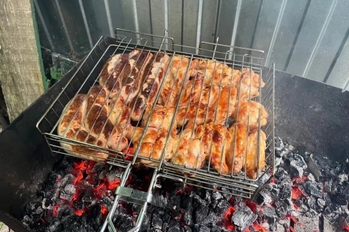    Из трески, курицы и кролика.