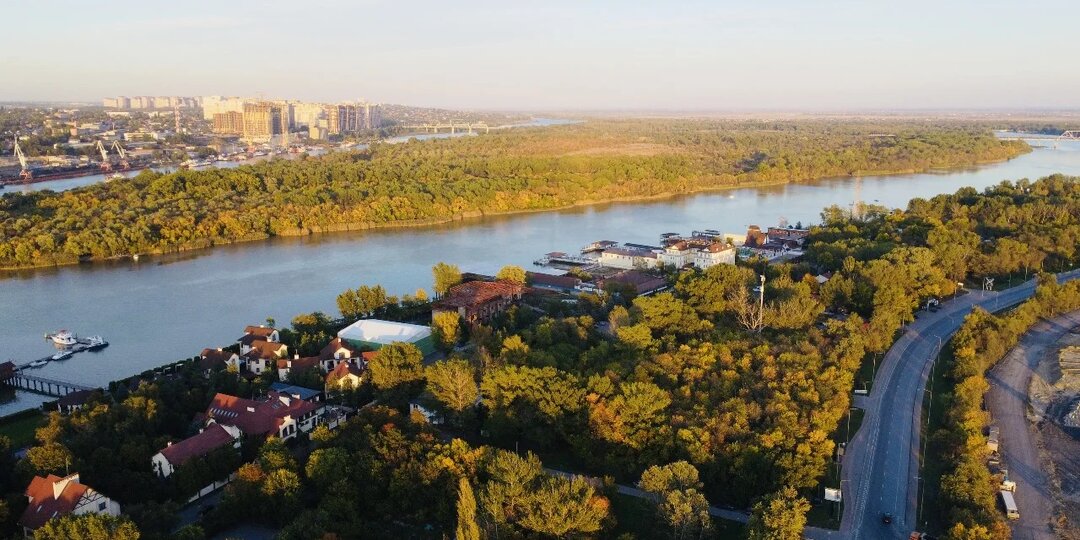В Ростове смонтировали понтонный мост на Зеленый остров