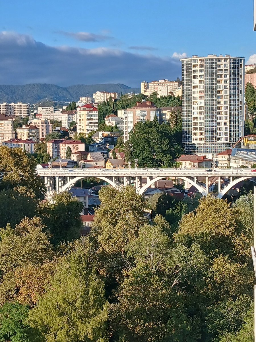 Сочи. Вид на город с балкона гостиницы "Жемчужина". Фото автора
