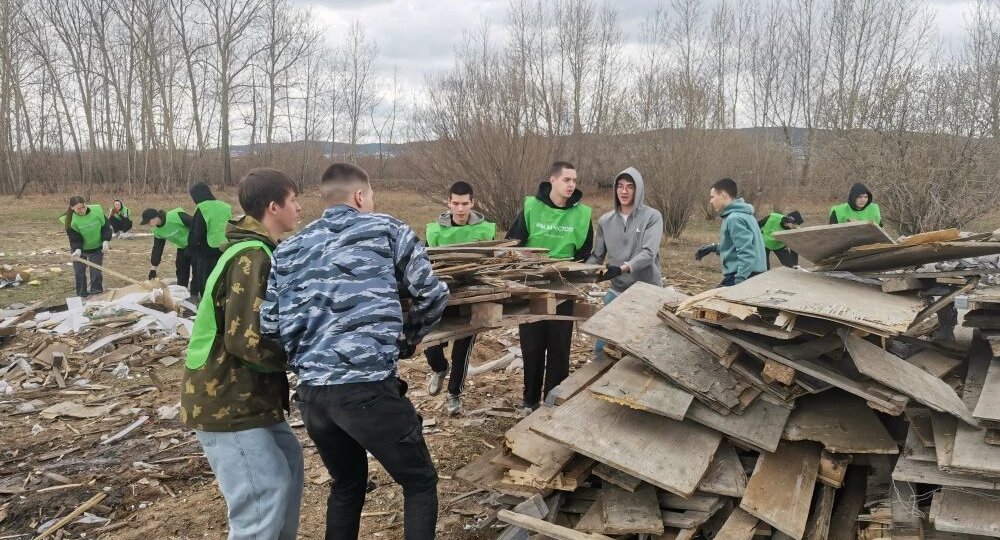 Первомай в приюте отмечен ударным трудом! Приезжали студенты на субботник!