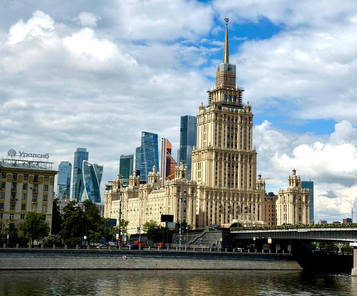 Историческая гостиница на Кутузовском проспекте сейчас в процессе реставрации