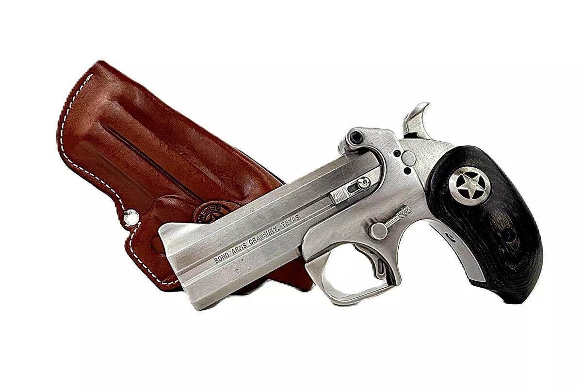 Размер и скрытность важны, но не решающи. Пистолет Bond Arms Ranger удобен и маскируется, но имеет ограниченный боезапас (два патрона) и сильную отдачу (.45 Colt) для новичков.
