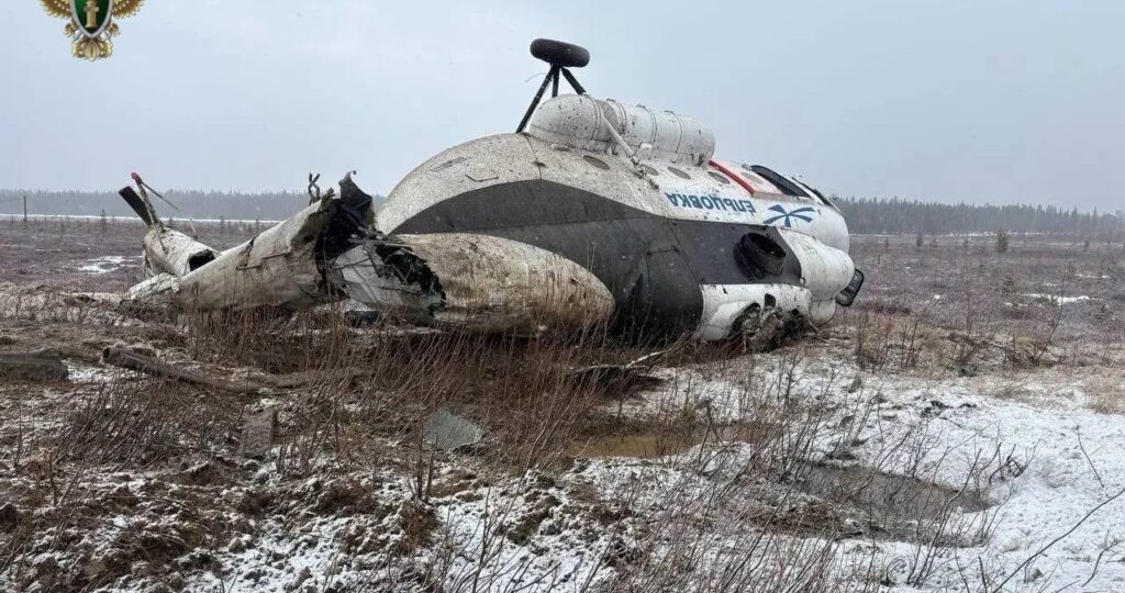 При аварии новосибирского вертолета в Коми пострадали 10 человек, ведется следствие