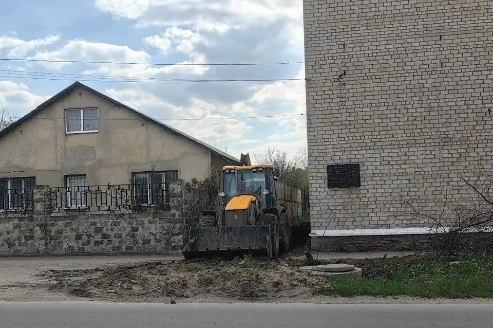    Совместными усилиями коммунальщикам удалось успешно устранить 107 аварийных ситуаций на водопроводных и канализационных сетях. Фото: Минстрой ДНР
