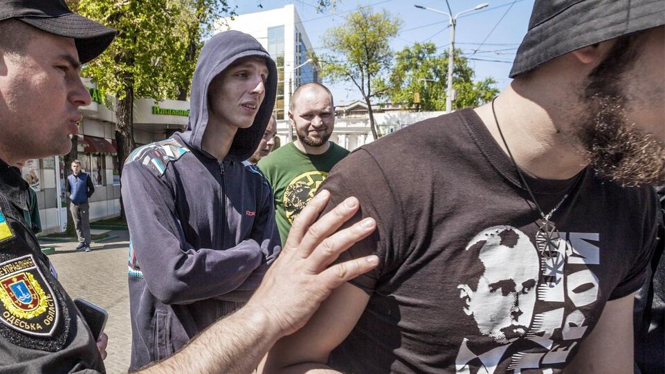    Наци в футболках с портретом Степана Бандеры, Одесса. Celestino Arce Lavin / www.globallookpress.com