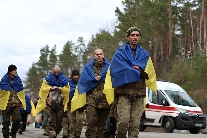 Украинские военные вышли на связь с ВС РФ через беспилотник и сдались