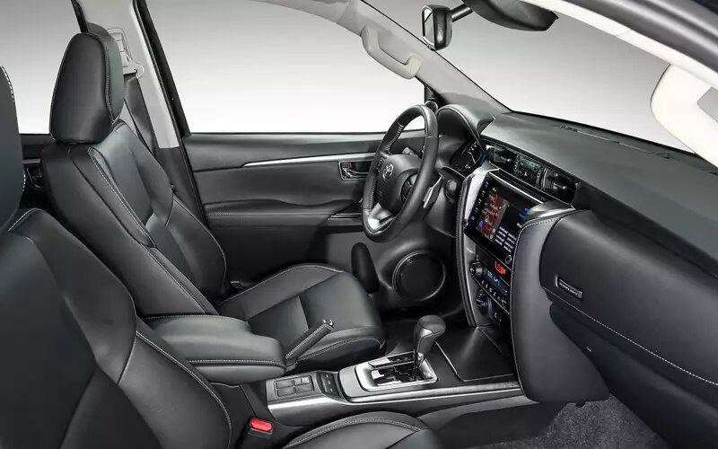 Интерьер Toyota Fortuner📷
