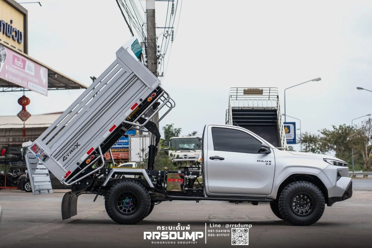    Toyota Hilux   
Carscoops