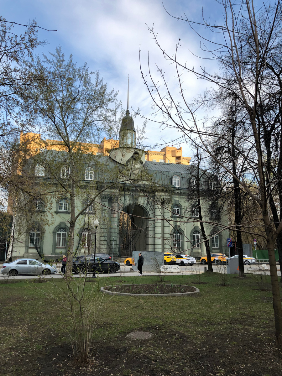 Конюшни Л.А.Манташева на Скаковой улице в Москве. Фото автора.