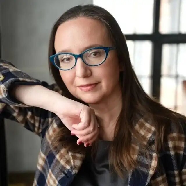      Писатель, переводчик, автор более 5 книг, эксперт федеральных и онлайн СМИ по вопросам истории и педагогики Юлия Шувалова Дарья Маслова