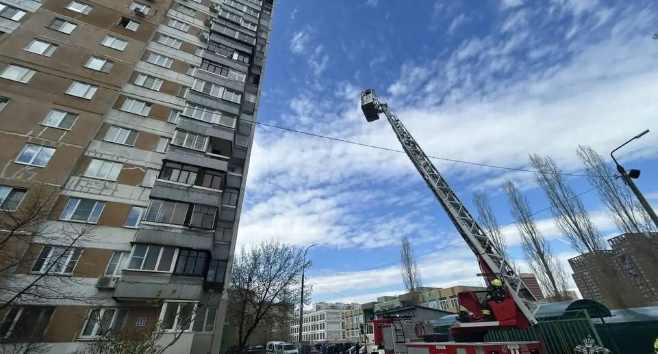 Сильный пожар произошел в жилом доме в Люберцах