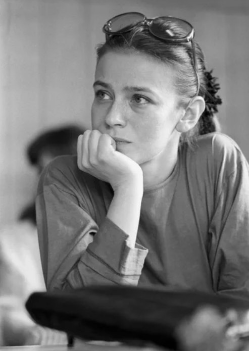 Елена в юности