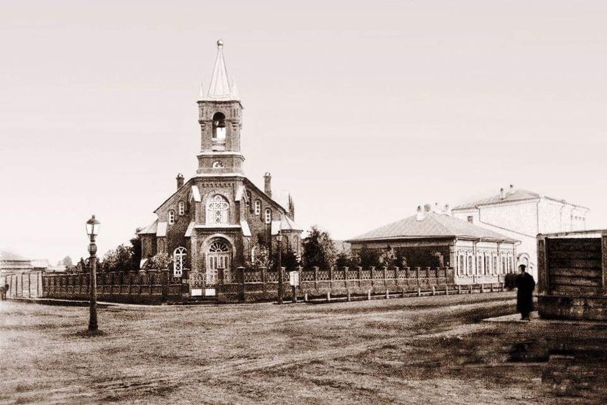 листать и рассматривать