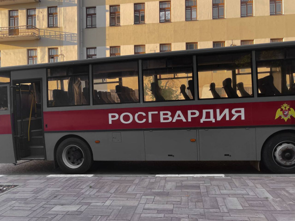 В Тольятти женщина пыталась пронести мимо кассы алкоголь в рюкзаке