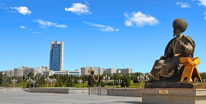 Ашхабад — столица Туркмении. Обложка © Shutterstock / FOTODOM / velirina