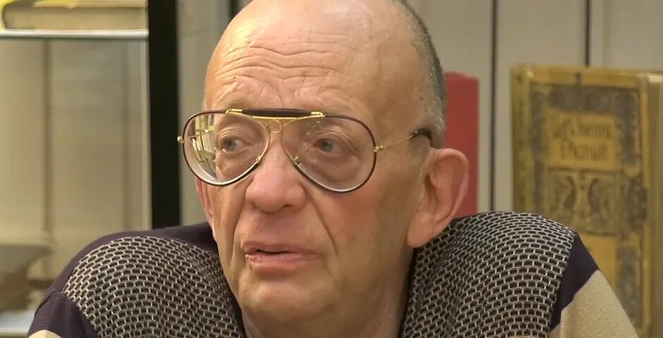 Леонид Вениаминович Володарский — советский и российский переводчик, писатель, радиоведущий. Известен главным образом как переводчик многих фильмов, появившихся на советских и российских экранах в 1980-х — начале 1990-х годов.