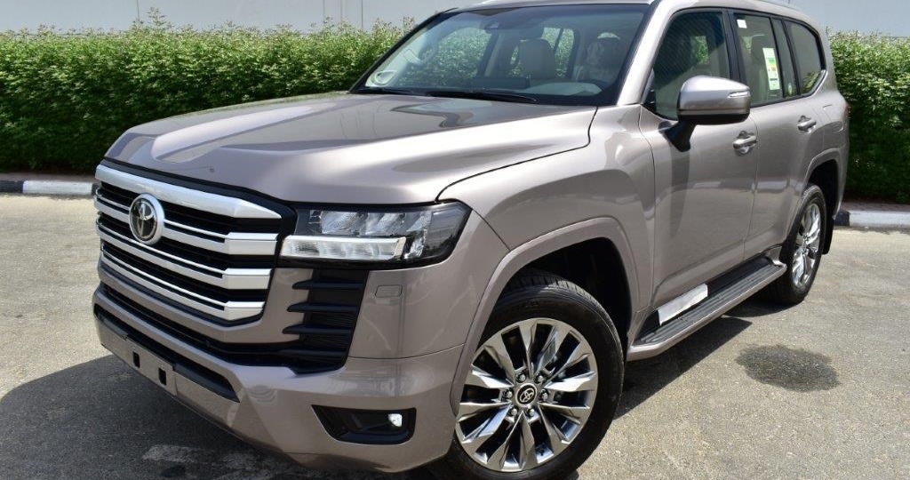 Гибридный Land Cruiser 300 ещё не появился, но уже подорожал: почему во Вьетнаме за него просят 700 миллионов донгов