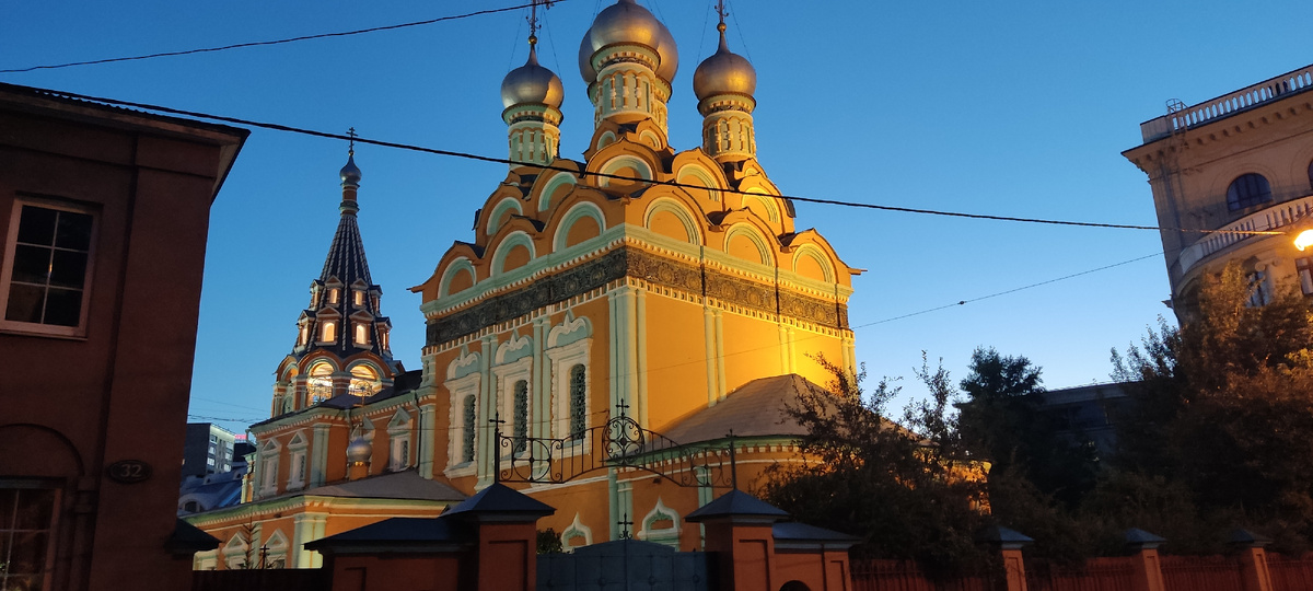 Храм Григория Неокесарийского на закате. 
