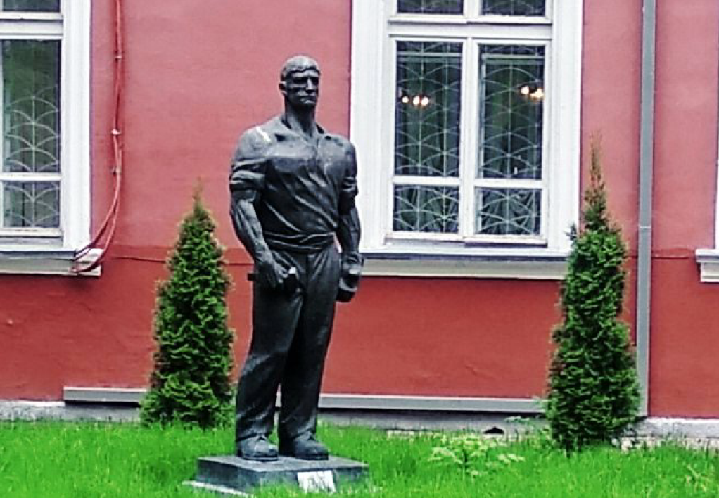 скульптура «Металлист» – произведение Георгия Алексеева